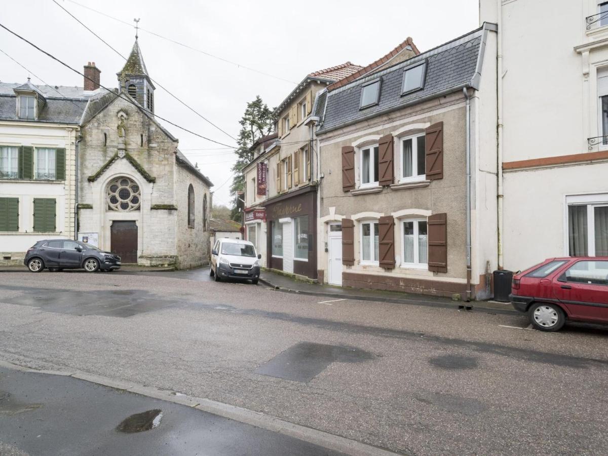 Lovely Holiday Home Near Joset Alain Dun-sur-Meuse Bagian luar foto